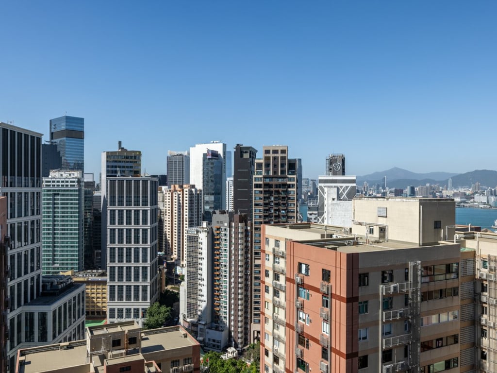 https://img.propertyraptor.com/cdn-cgi/imagedelivery/KD5bF_AFL0JDTbKLWF7z9g/ap8/ap8_001/hornet/prp/img/43256bd031b60955f06380b6dac65184.jpg/public