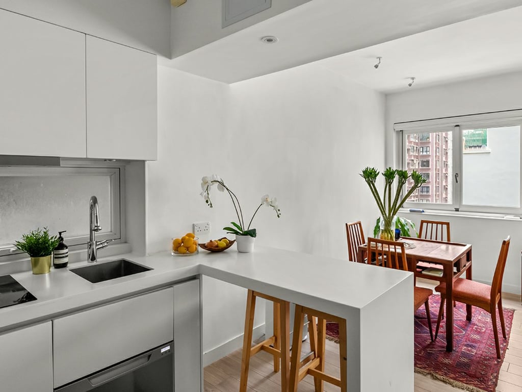 https://img.propertyraptor.com/cdn-cgi/imagedelivery/KD5bF_AFL0JDTbKLWF7z9g/ap8/ap8_001/hornet/prp/img/433a6b39243b37d92b70e7bc53934475.jpg/public
