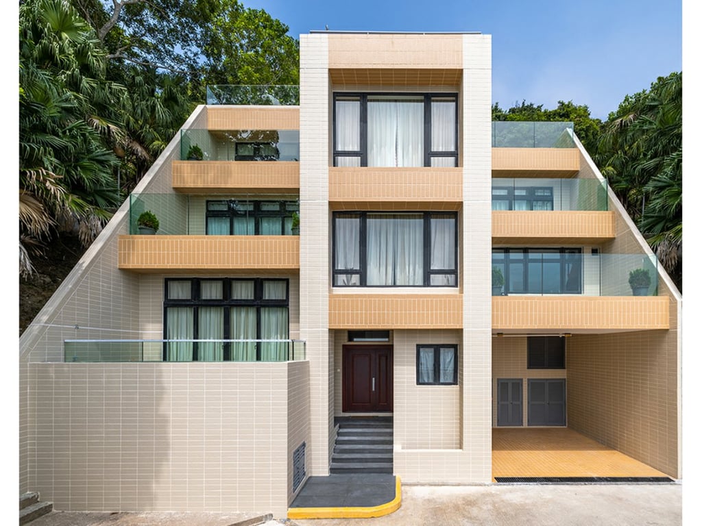 https://img.propertyraptor.com/cdn-cgi/imagedelivery/KD5bF_AFL0JDTbKLWF7z9g/ap8/ap8_001/hornet/prp/img/4354c313732cc5b78b6f43f80cf92b77.jpg/public