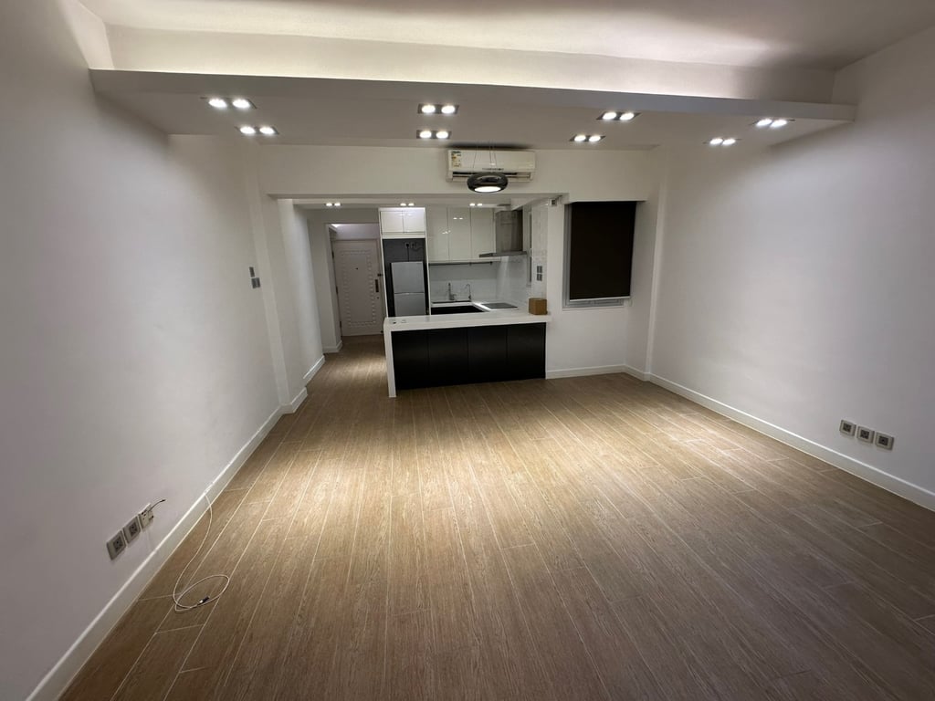 https://img.propertyraptor.com/cdn-cgi/imagedelivery/KD5bF_AFL0JDTbKLWF7z9g/ap8/ap8_001/hornet/prp/img/4360c74028f5f8caa0ec3f646e3bfc9d-wtm.jpg/public