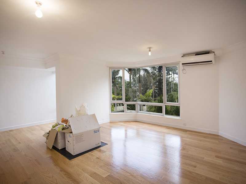 https://img.propertyraptor.com/cdn-cgi/imagedelivery/KD5bF_AFL0JDTbKLWF7z9g/ap8/ap8_001/hornet/prp/img/43bb4b12f8dd955a322e68d4094e2981.jpg/public