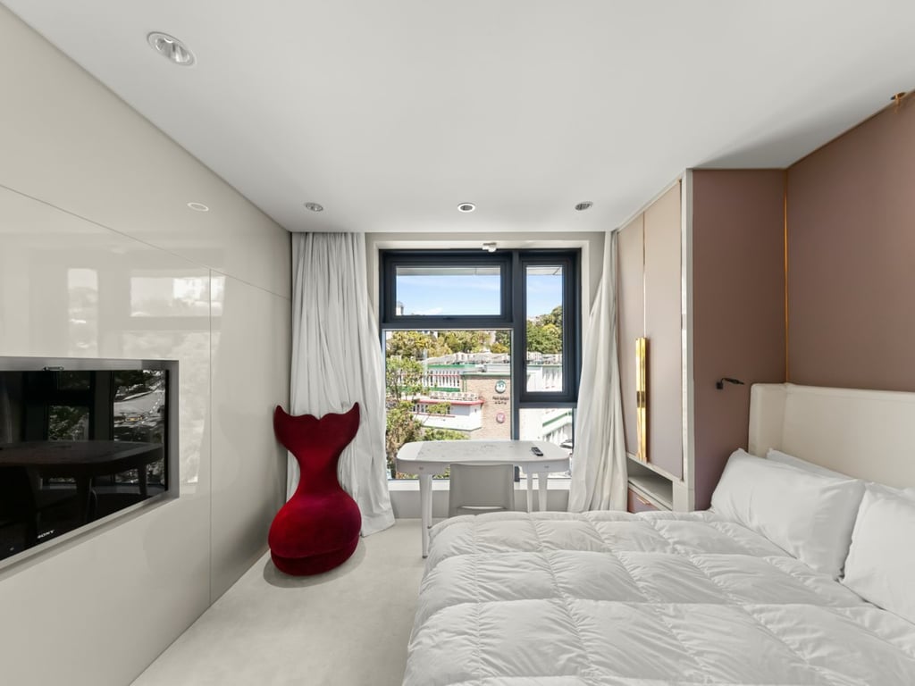 https://img.propertyraptor.com/cdn-cgi/imagedelivery/KD5bF_AFL0JDTbKLWF7z9g/ap8/ap8_001/hornet/prp/img/43d5dba2603d7e45568fa5d6314bc33c.jpg/public