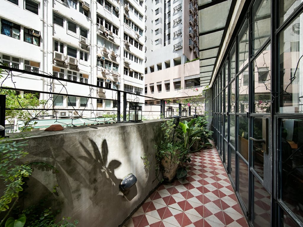https://img.propertyraptor.com/cdn-cgi/imagedelivery/KD5bF_AFL0JDTbKLWF7z9g/ap8/ap8_001/hornet/prp/img/43e506e1df502b2612ed9f656725cc9f.jpg/public