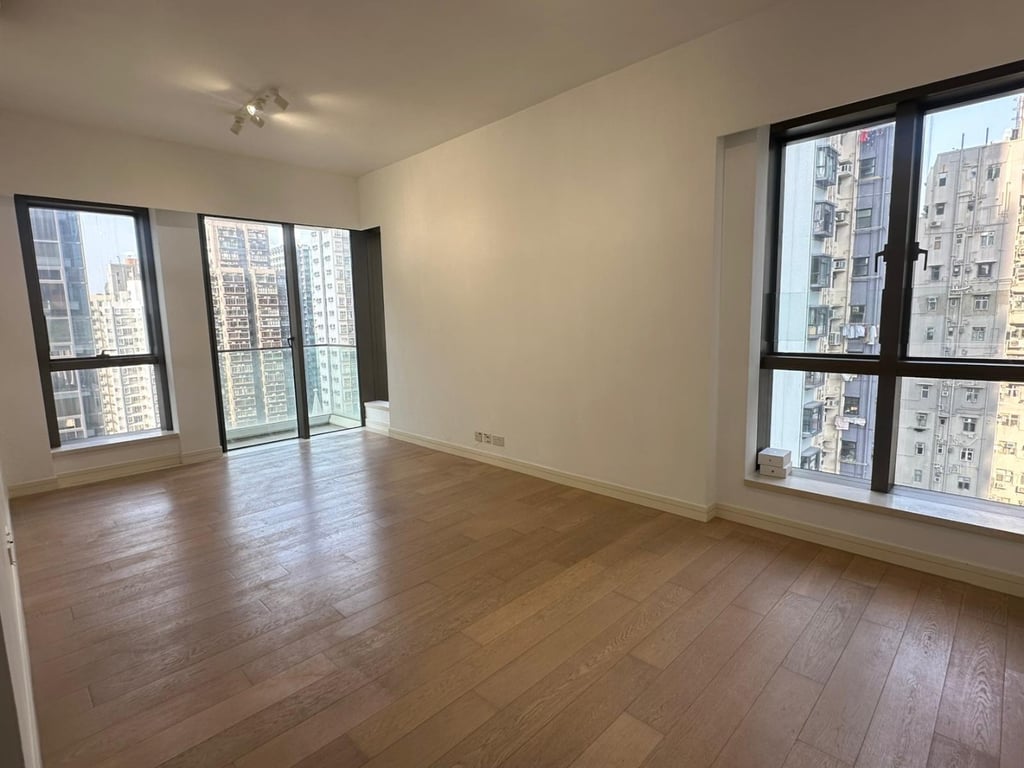 https://img.propertyraptor.com/cdn-cgi/imagedelivery/KD5bF_AFL0JDTbKLWF7z9g/ap8/ap8_001/hornet/prp/img/43e936ed1407e379ba25693781b33963-wtm.jpg/public