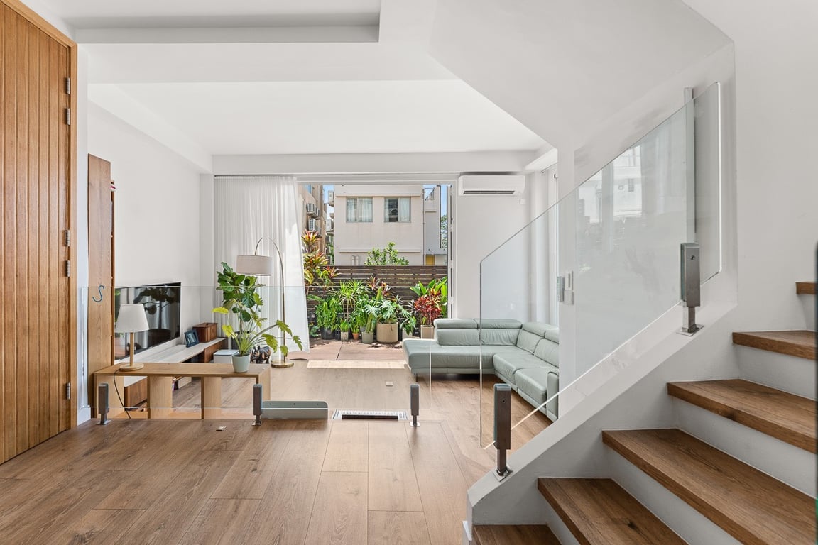 https://img.propertyraptor.com/cdn-cgi/imagedelivery/KD5bF_AFL0JDTbKLWF7z9g/ap8/ap8_001/hornet/prp/img/43ee608388f1f3a3e3fc405080ad717d-wtm.jpg/public