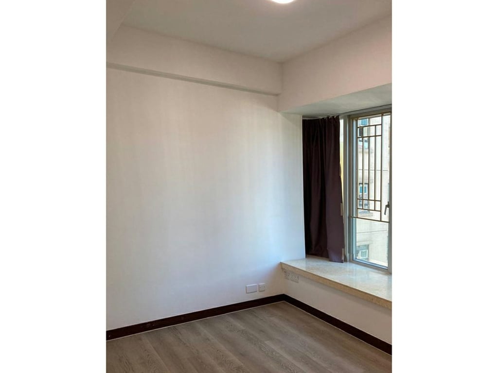 https://img.propertyraptor.com/cdn-cgi/imagedelivery/KD5bF_AFL0JDTbKLWF7z9g/ap8/ap8_001/hornet/prp/img/44067b3d08f89b7d8b832df0e8285400.jpg/public