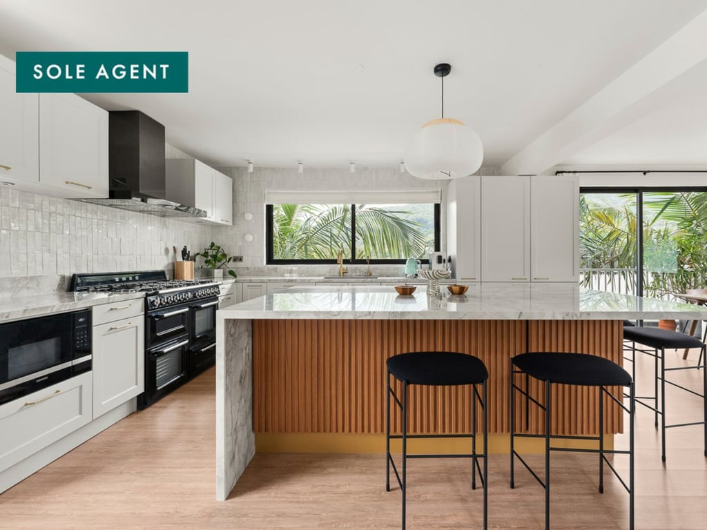 https://img.propertyraptor.com/cdn-cgi/imagedelivery/KD5bF_AFL0JDTbKLWF7z9g/ap8/ap8_001/hornet/prp/img/4414305323bcf32e43b7677a5a01fd28.jpg/public