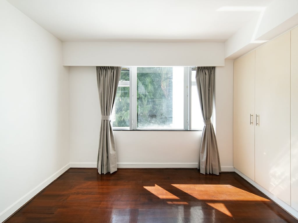 https://img.propertyraptor.com/cdn-cgi/imagedelivery/KD5bF_AFL0JDTbKLWF7z9g/ap8/ap8_001/hornet/prp/img/4423d6f4147875bbcc195df692269fc3.jpg/public