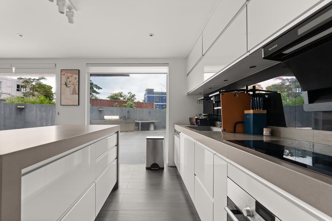 https://img.propertyraptor.com/cdn-cgi/imagedelivery/KD5bF_AFL0JDTbKLWF7z9g/ap8/ap8_001/hornet/prp/img/4424f83535b969cc796b23bed9c538a8-wtm.jpg/public