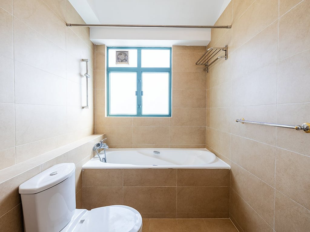 https://img.propertyraptor.com/cdn-cgi/imagedelivery/KD5bF_AFL0JDTbKLWF7z9g/ap8/ap8_001/hornet/prp/img/44281bafb652c4f46ac15fb54761347b.jpg/public