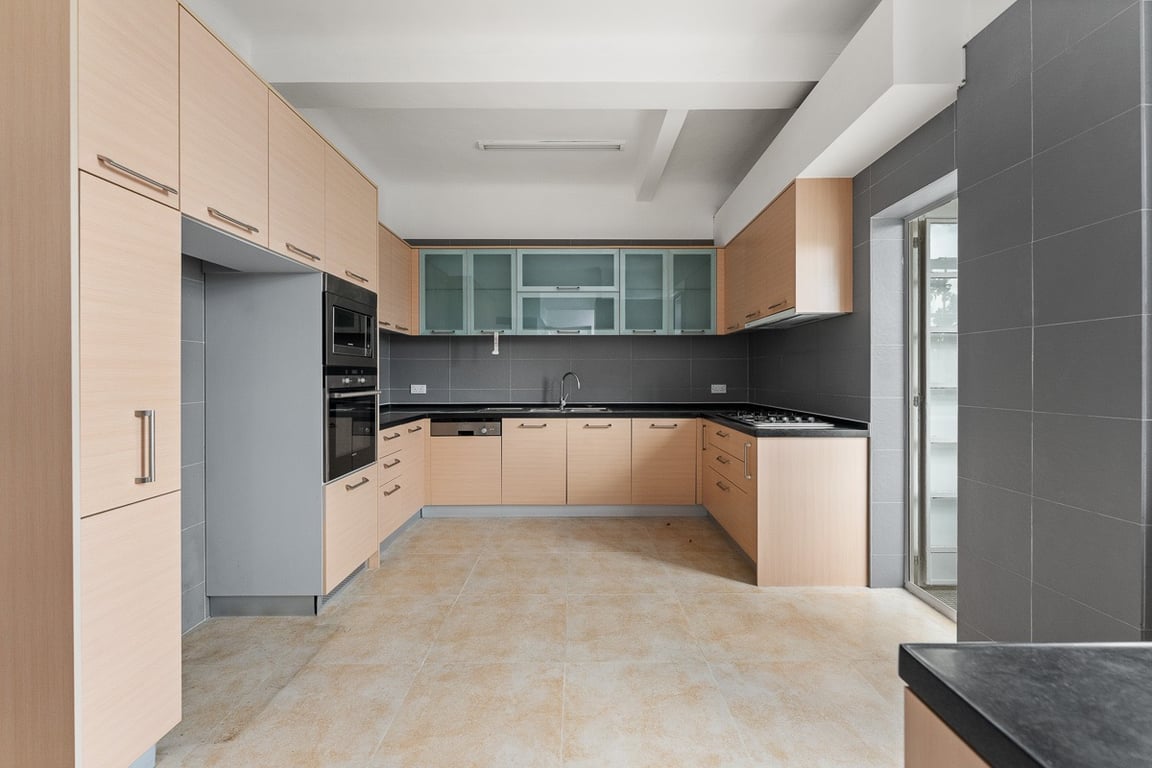 https://img.propertyraptor.com/cdn-cgi/imagedelivery/KD5bF_AFL0JDTbKLWF7z9g/ap8/ap8_001/hornet/prp/img/447e77f705592af9bdd24bada2356f72-wtm.jpg/public