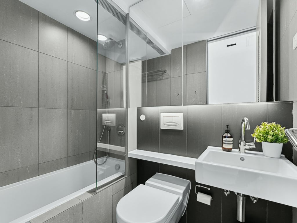 https://img.propertyraptor.com/cdn-cgi/imagedelivery/KD5bF_AFL0JDTbKLWF7z9g/ap8/ap8_001/hornet/prp/img/4486fa35a79383c4b4f39ba7028bcd2d-wtm.jpg/public
