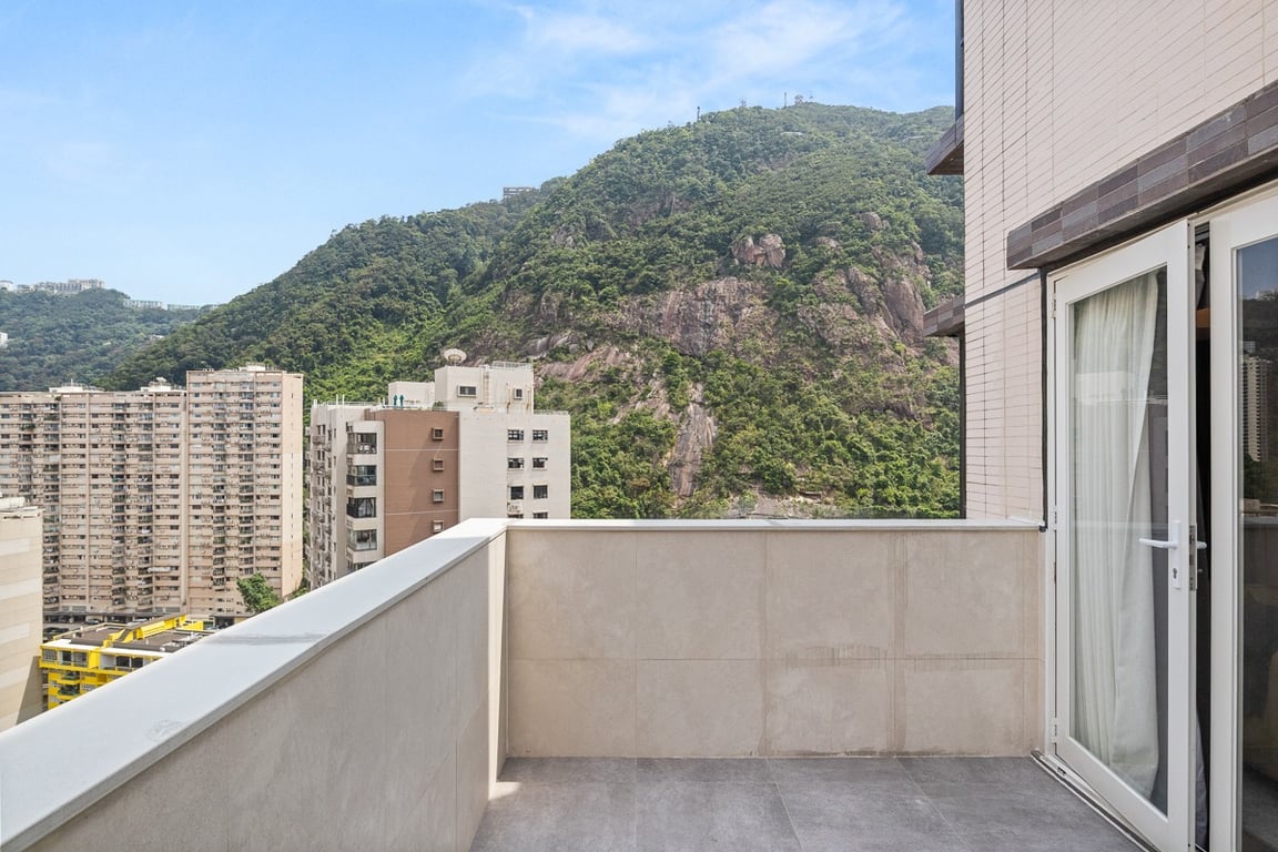 https://img.propertyraptor.com/cdn-cgi/imagedelivery/KD5bF_AFL0JDTbKLWF7z9g/ap8/ap8_001/hornet/prp/img/44b9b4ae015c731cad574d2254925be3-wtm.jpg/public