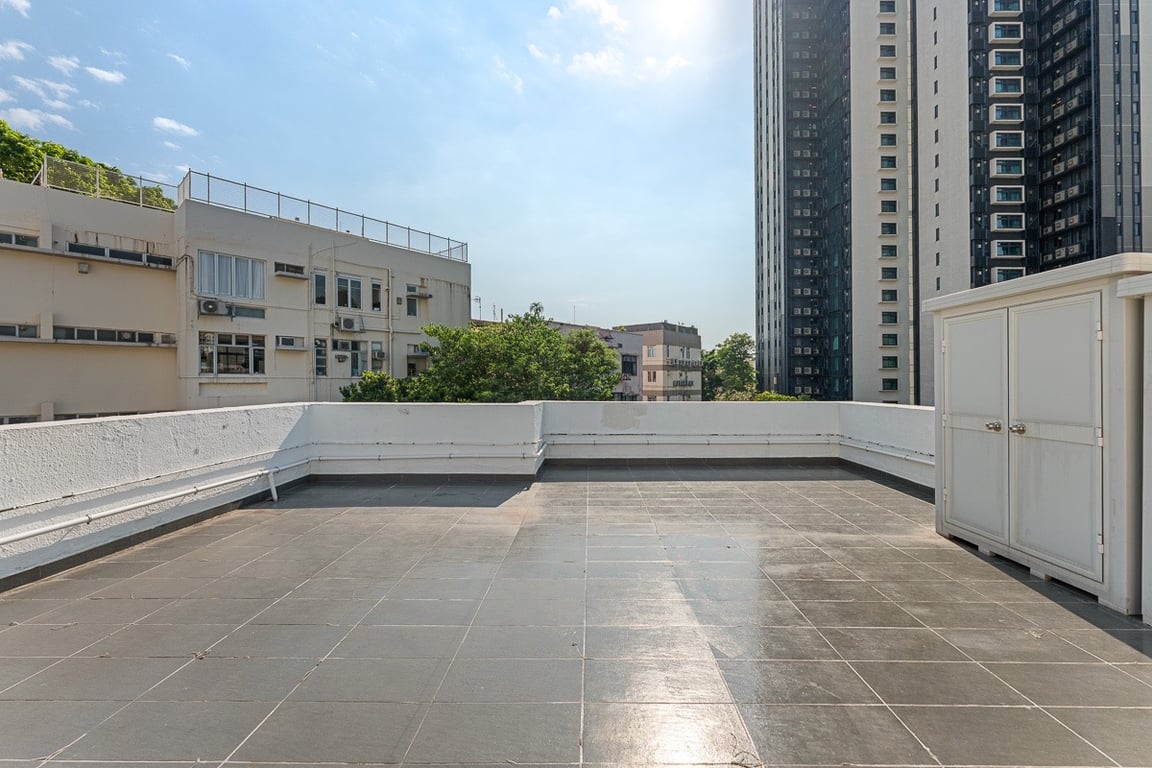 https://img.propertyraptor.com/cdn-cgi/imagedelivery/KD5bF_AFL0JDTbKLWF7z9g/ap8/ap8_001/hornet/prp/img/45224cd89c01957cc4e5feb136ace30a-wtm.jpg/public