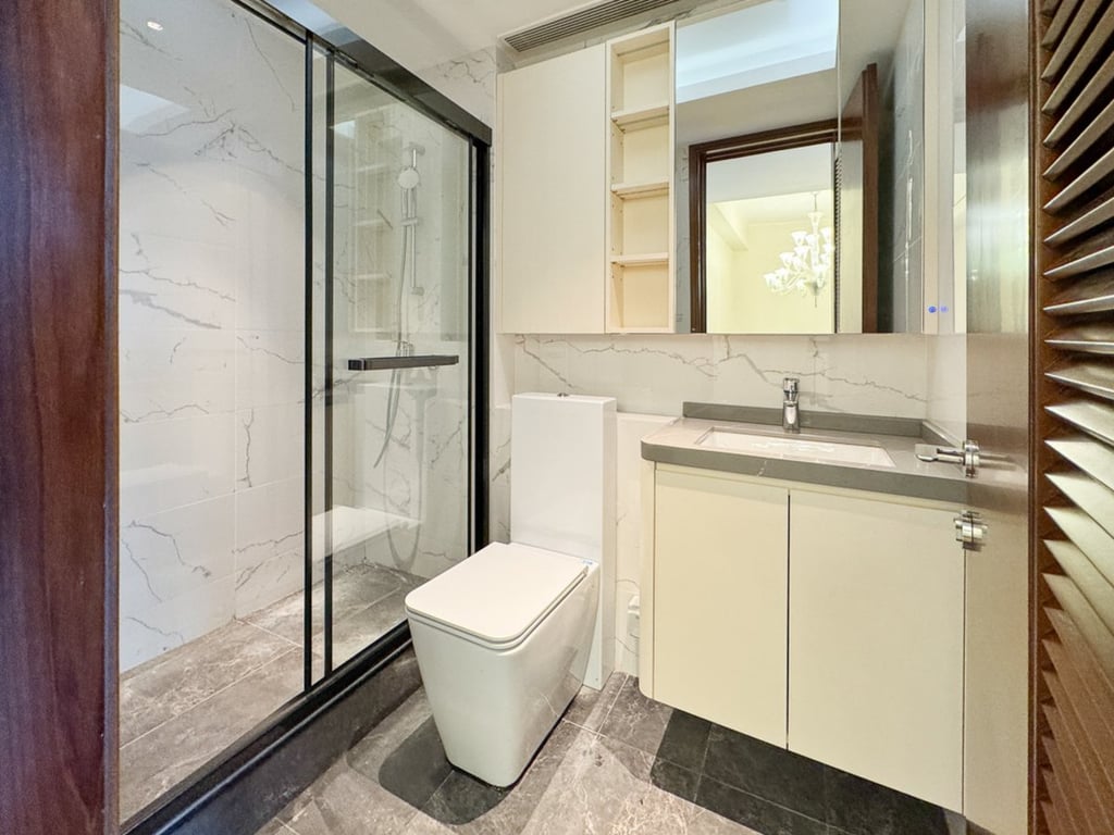 https://img.propertyraptor.com/cdn-cgi/imagedelivery/KD5bF_AFL0JDTbKLWF7z9g/ap8/ap8_001/hornet/prp/img/452a3c4b1c4c1556175b0e0789b1e71d.jpg/public