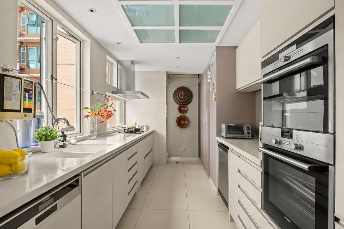 https://img.propertyraptor.com/cdn-cgi/imagedelivery/KD5bF_AFL0JDTbKLWF7z9g/ap8/ap8_001/hornet/prp/img/452d2cafcd4e437ef2386e4c08fa2f2c-wtm.jpg/public