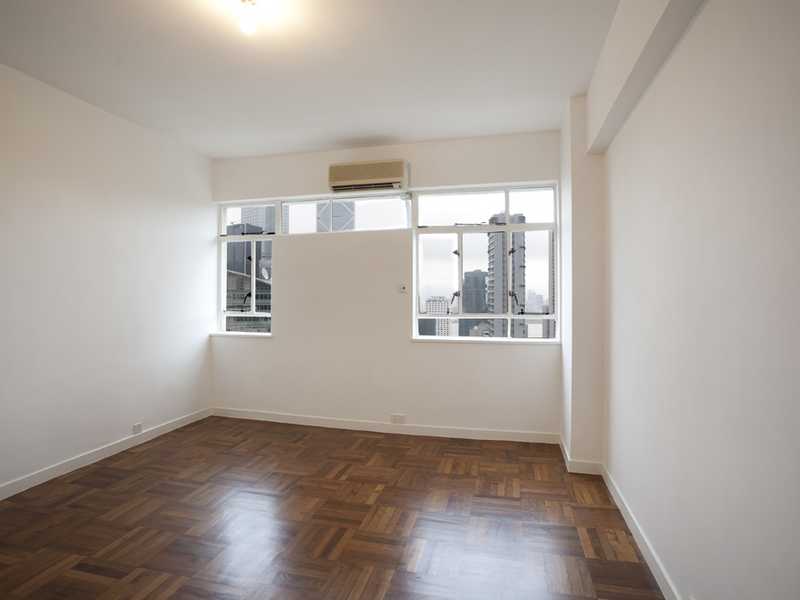 https://img.propertyraptor.com/cdn-cgi/imagedelivery/KD5bF_AFL0JDTbKLWF7z9g/ap8/ap8_001/hornet/prp/img/453198b18d4e0bfc471277f182bc55e8.jpg/public