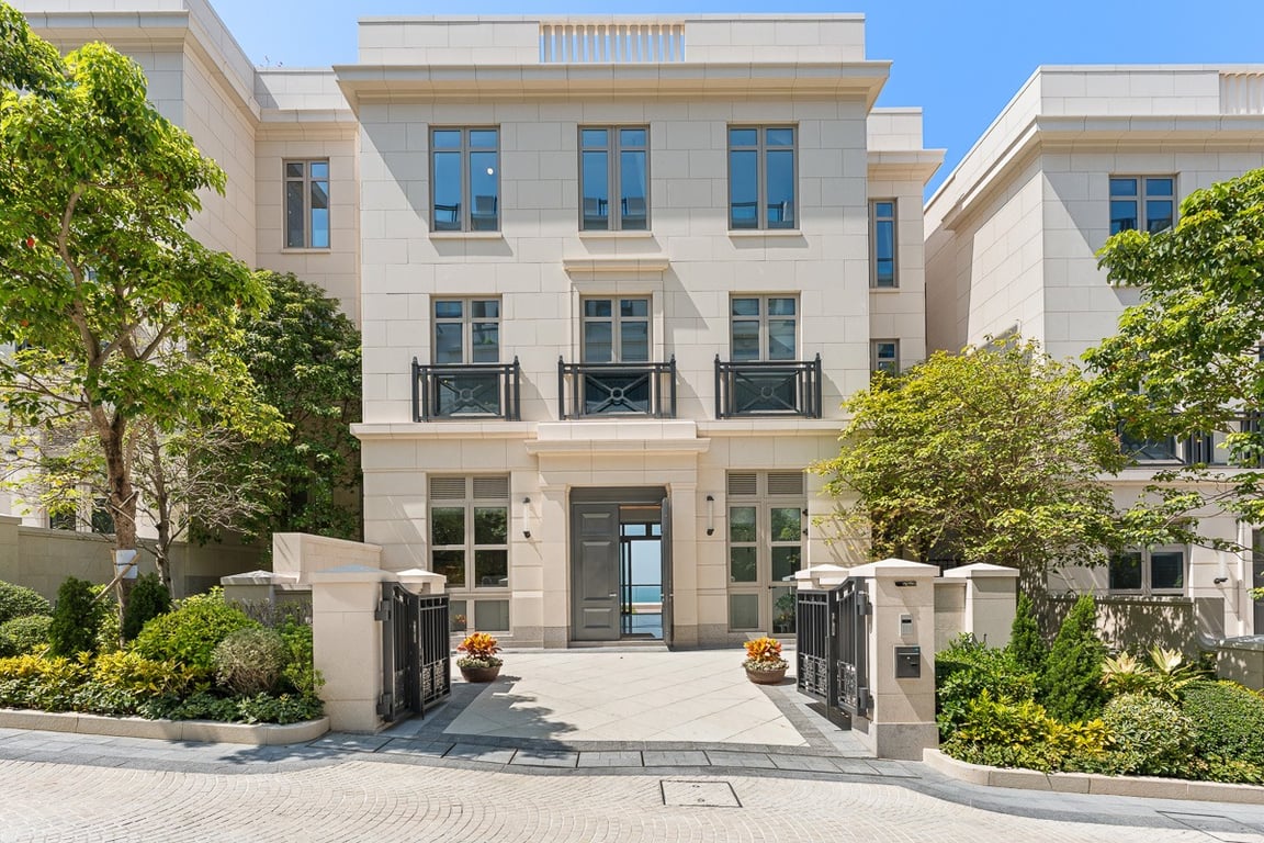 https://img.propertyraptor.com/cdn-cgi/imagedelivery/KD5bF_AFL0JDTbKLWF7z9g/ap8/ap8_001/hornet/prp/img/45489b65c0a5ecfd0ce280589b1f40d2-wtm.jpg/public