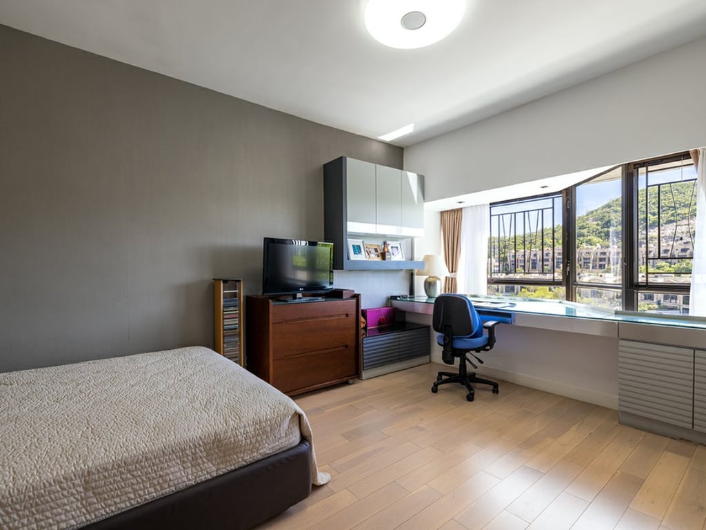 https://img.propertyraptor.com/cdn-cgi/imagedelivery/KD5bF_AFL0JDTbKLWF7z9g/ap8/ap8_001/hornet/prp/img/45802915459228c8f9b303f55edebde1.jpg/public