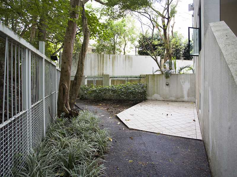 https://img.propertyraptor.com/cdn-cgi/imagedelivery/KD5bF_AFL0JDTbKLWF7z9g/ap8/ap8_001/hornet/prp/img/45a13c0ee992ef3d2d67a4e539ab12b9.jpg/public