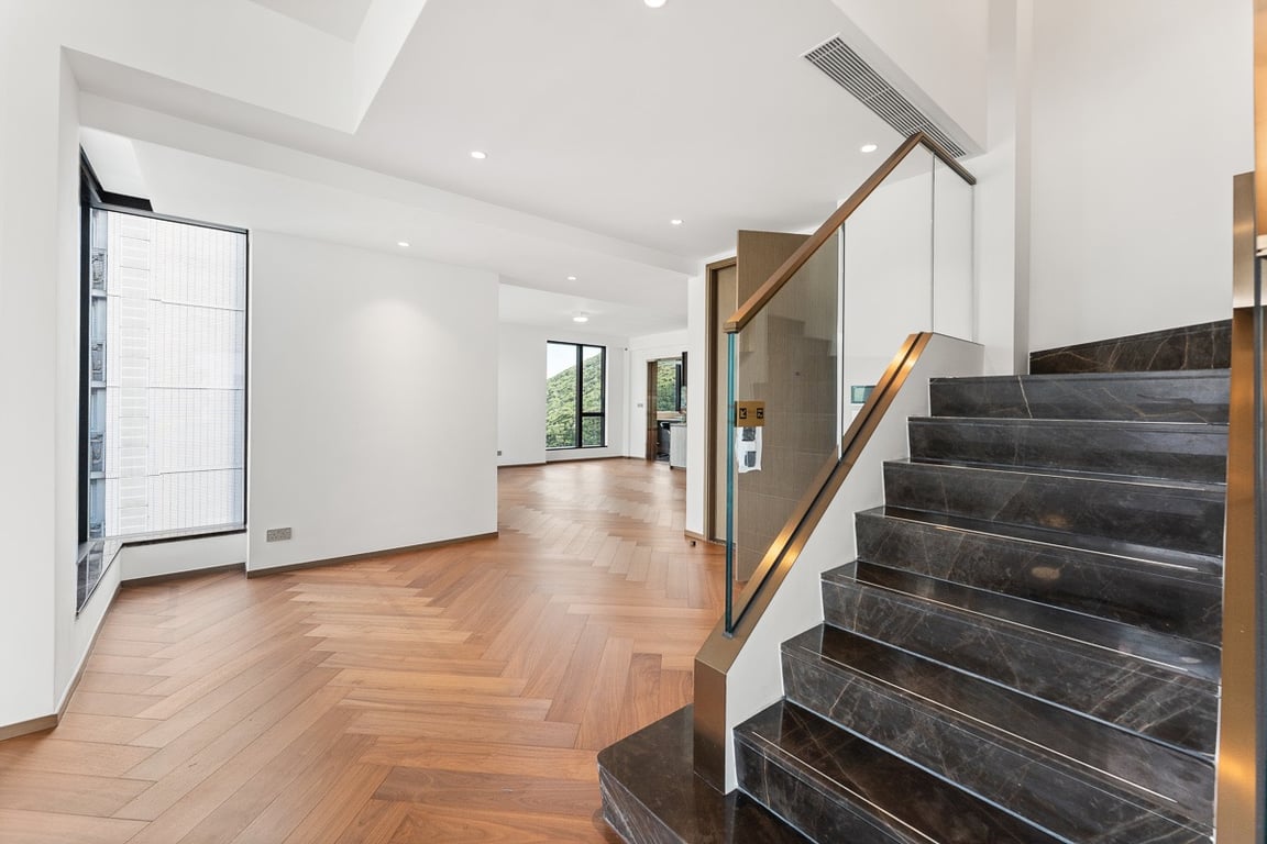 https://img.propertyraptor.com/cdn-cgi/imagedelivery/KD5bF_AFL0JDTbKLWF7z9g/ap8/ap8_001/hornet/prp/img/45d3a2bf5202c76fb94df3ac10bbbae9-wtm.jpg/public