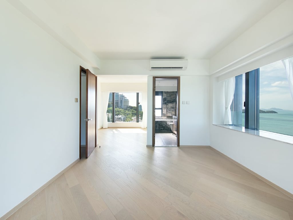 https://img.propertyraptor.com/cdn-cgi/imagedelivery/KD5bF_AFL0JDTbKLWF7z9g/ap8/ap8_001/hornet/prp/img/45d7526b6c036d8ff5cbd28c2b5a4223.jpg/public
