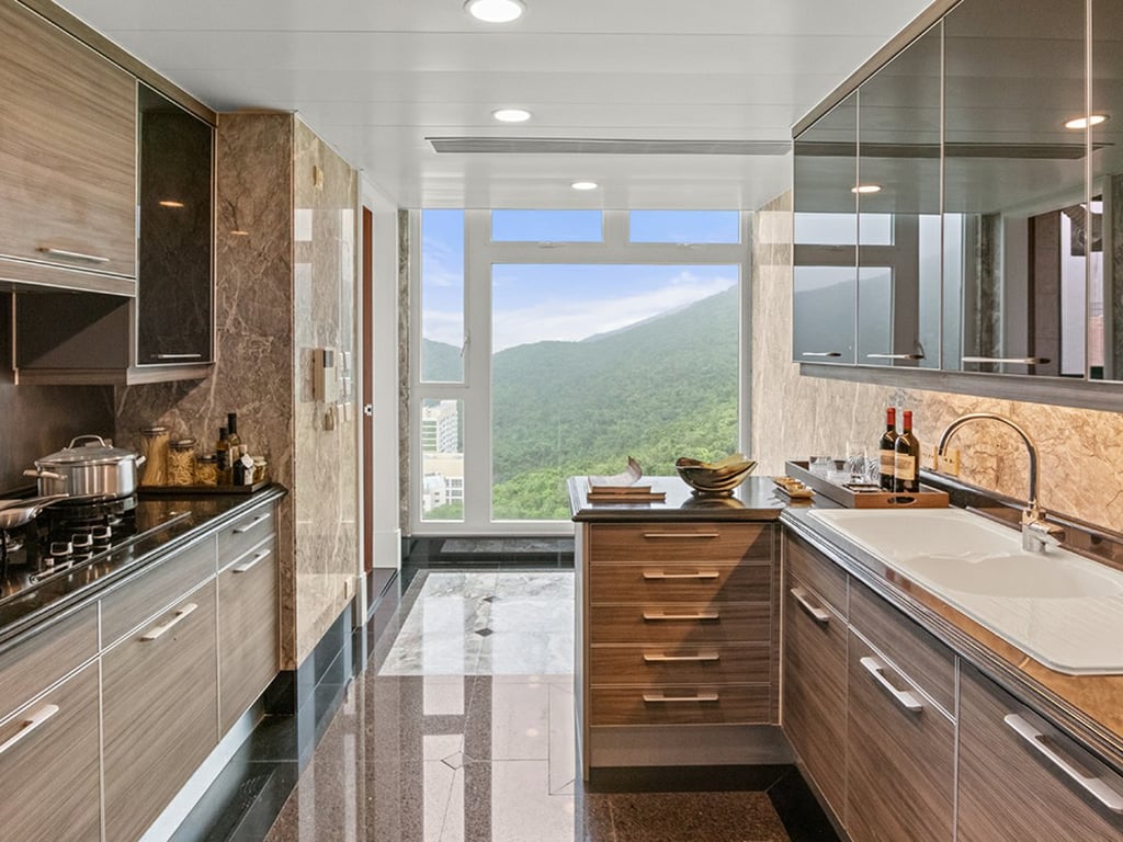 https://img.propertyraptor.com/cdn-cgi/imagedelivery/KD5bF_AFL0JDTbKLWF7z9g/ap8/ap8_001/hornet/prp/img/45e45f6d3bc5ac804bbebcd273b5d318.jpg/public
