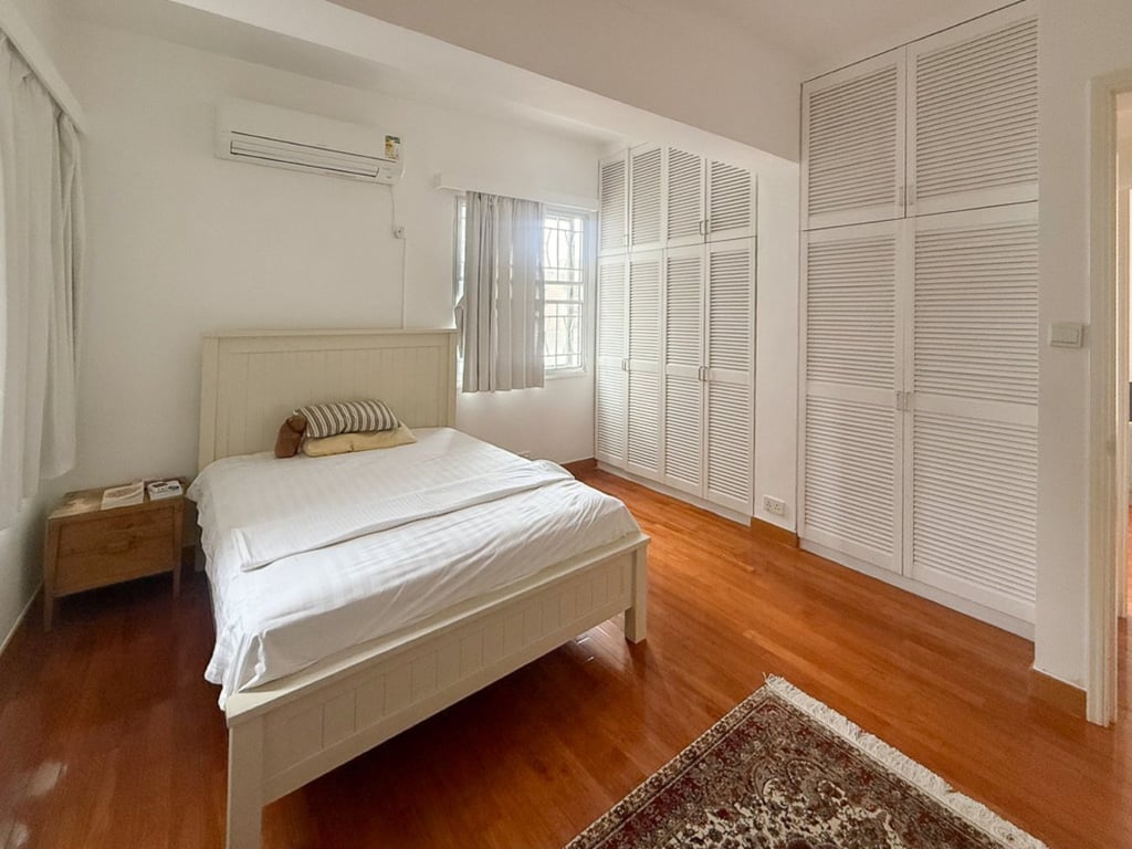 https://img.propertyraptor.com/cdn-cgi/imagedelivery/KD5bF_AFL0JDTbKLWF7z9g/ap8/ap8_001/hornet/prp/img/45f729e5790461dfc5cdec70bdc25be3.jpg/public