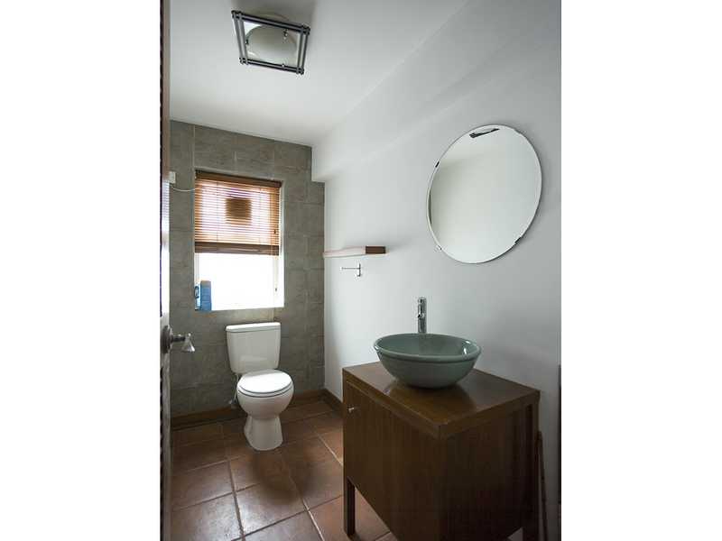 https://img.propertyraptor.com/cdn-cgi/imagedelivery/KD5bF_AFL0JDTbKLWF7z9g/ap8/ap8_001/hornet/prp/img/4608c464b3595ae0a67787d0faf4e0ac.jpg/public