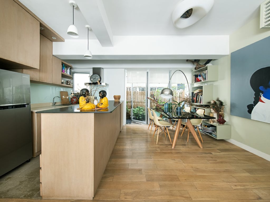 https://img.propertyraptor.com/cdn-cgi/imagedelivery/KD5bF_AFL0JDTbKLWF7z9g/ap8/ap8_001/hornet/prp/img/4631067296d0f6579cbdabecf2630192.jpg/public