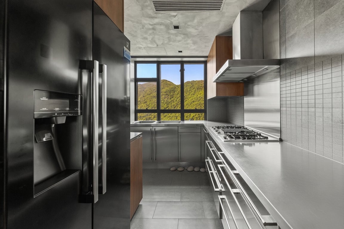 https://img.propertyraptor.com/cdn-cgi/imagedelivery/KD5bF_AFL0JDTbKLWF7z9g/ap8/ap8_001/hornet/prp/img/463d1ee0f2ce2dc6d312d4c1a609dae6-wtm.jpg/public