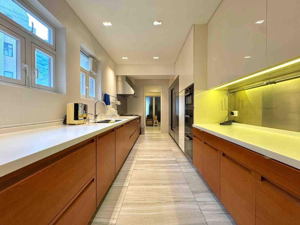 https://img.propertyraptor.com/cdn-cgi/imagedelivery/KD5bF_AFL0JDTbKLWF7z9g/ap8/ap8_001/hornet/prp/img/4678e4dcb8f08173c6d5537870baea88-wtm.jpg/public