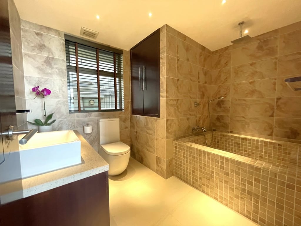 https://img.propertyraptor.com/cdn-cgi/imagedelivery/KD5bF_AFL0JDTbKLWF7z9g/ap8/ap8_001/hornet/prp/img/46999b1ef1b7c7203e02d071a7a36427.jpg/public