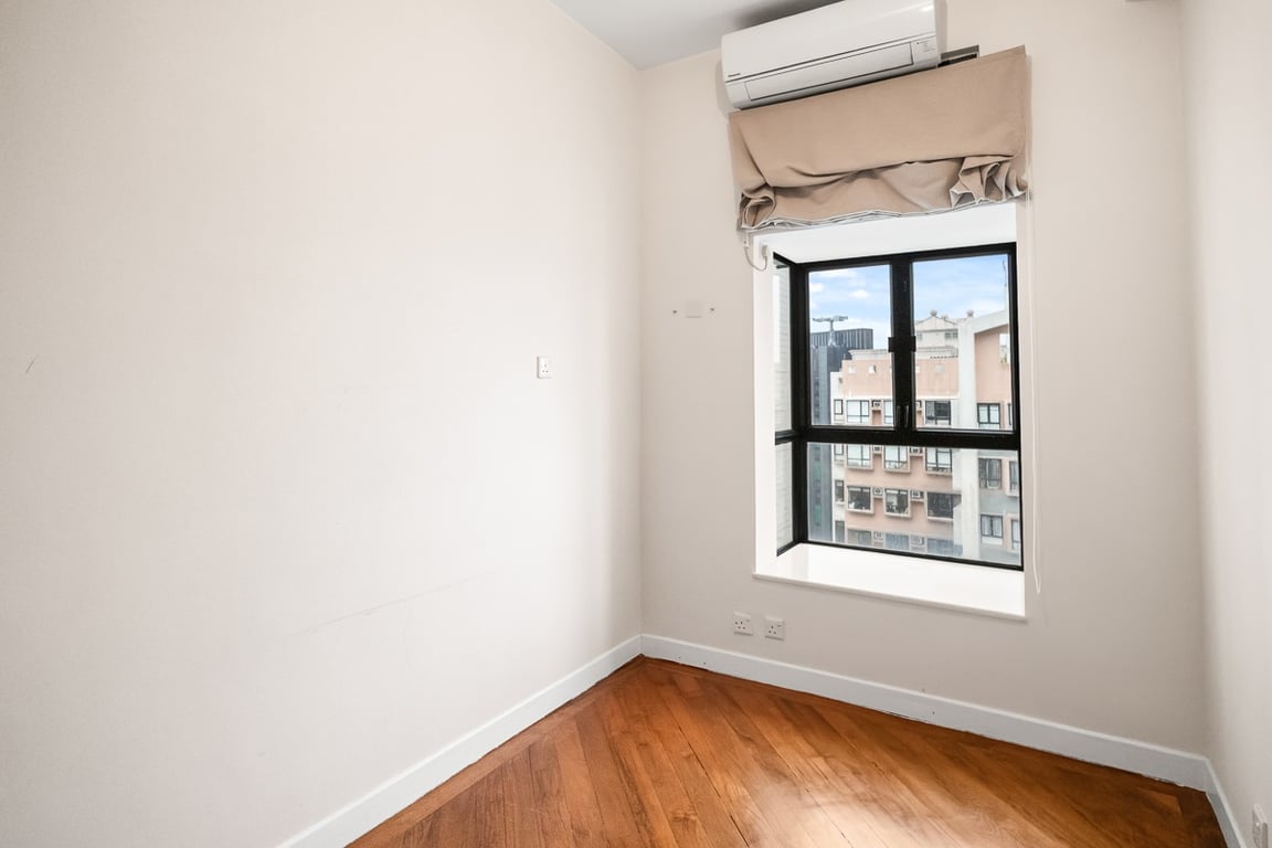 https://img.propertyraptor.com/cdn-cgi/imagedelivery/KD5bF_AFL0JDTbKLWF7z9g/ap8/ap8_001/hornet/prp/img/46c383ea52238c6a8721e3d6dc299311-wtm.jpg/public