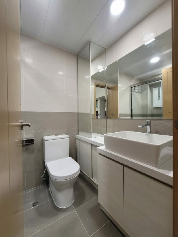 https://img.propertyraptor.com/cdn-cgi/imagedelivery/KD5bF_AFL0JDTbKLWF7z9g/ap8/ap8_001/hornet/prp/img/46f5130ed3d6e0db04f408fe817eed68.jpg/public