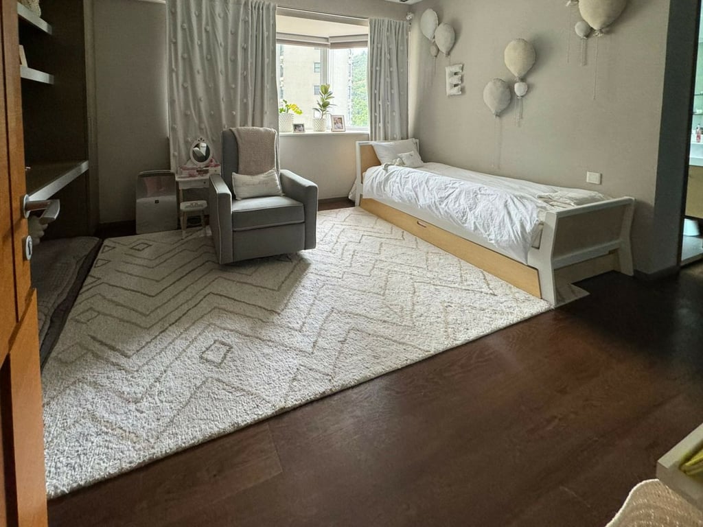 https://img.propertyraptor.com/cdn-cgi/imagedelivery/KD5bF_AFL0JDTbKLWF7z9g/ap8/ap8_001/hornet/prp/img/470722bfee654379dceaa59bed4845d4.jpg/public