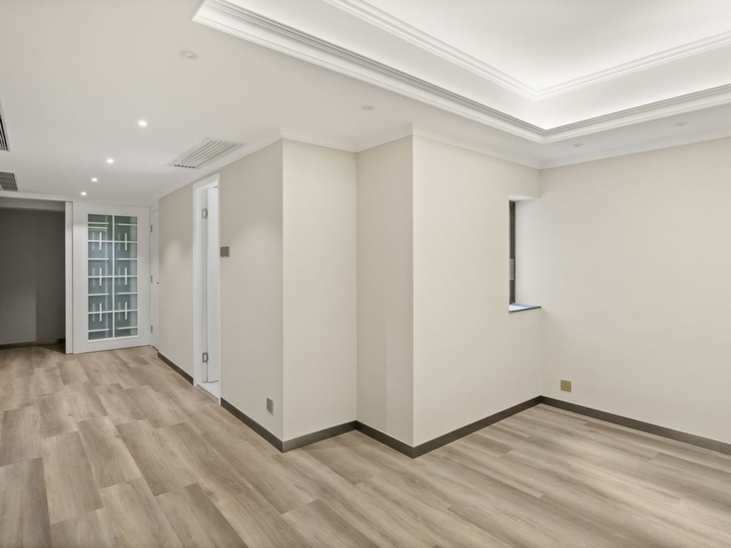 https://img.propertyraptor.com/cdn-cgi/imagedelivery/KD5bF_AFL0JDTbKLWF7z9g/ap8/ap8_001/hornet/prp/img/470e52862f14798c087784876db58d40.jpg/public