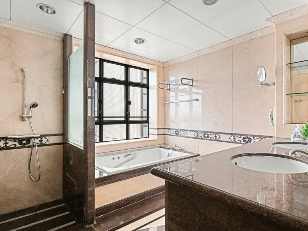 https://img.propertyraptor.com/cdn-cgi/imagedelivery/KD5bF_AFL0JDTbKLWF7z9g/ap8/ap8_001/hornet/prp/img/4714ab0da04f9451da37182e18f59dac-wtm.jpg/public