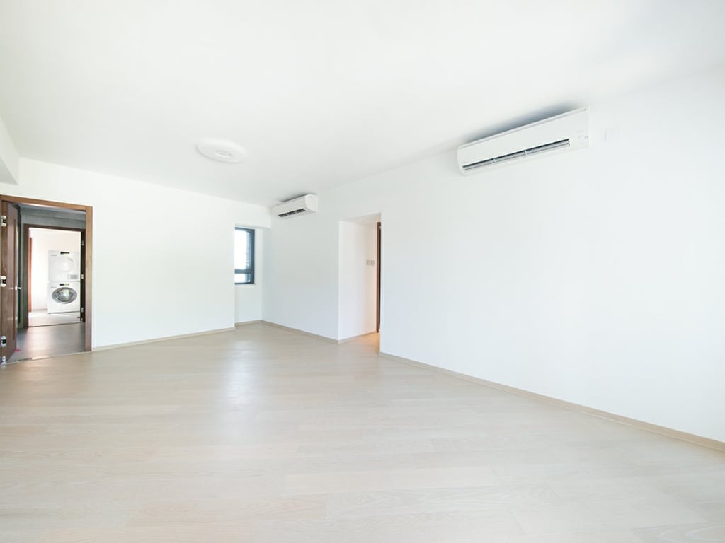 https://img.propertyraptor.com/cdn-cgi/imagedelivery/KD5bF_AFL0JDTbKLWF7z9g/ap8/ap8_001/hornet/prp/img/4719ca1f34eed370f3e513c216831e7d.jpg/public