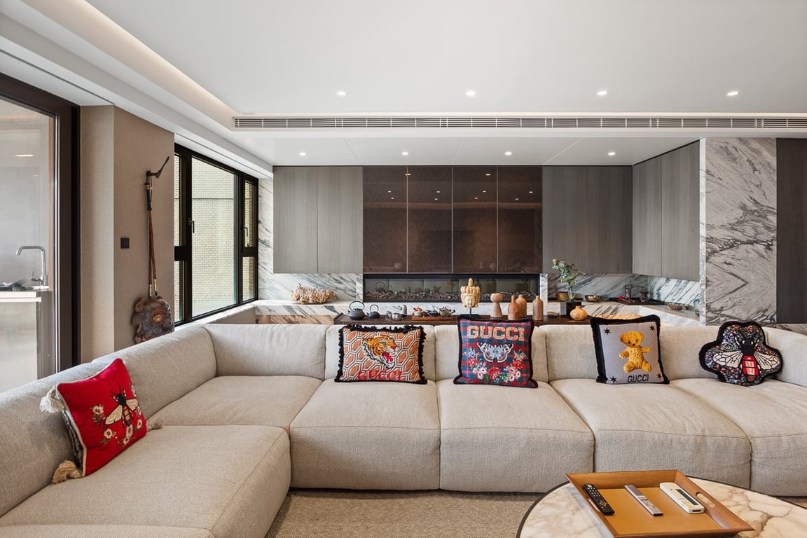 https://img.propertyraptor.com/cdn-cgi/imagedelivery/KD5bF_AFL0JDTbKLWF7z9g/ap8/ap8_001/hornet/prp/img/471c6f6e3eeeb21a661a7f72ac1cd8e2-wtm.jpg/public