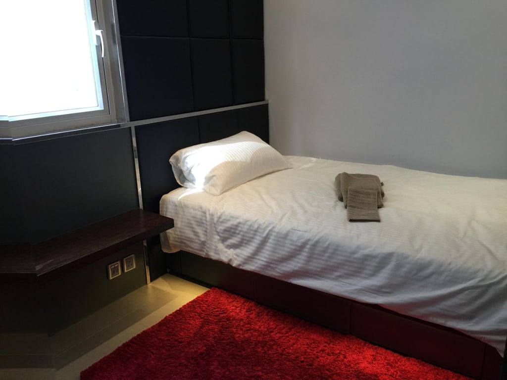 https://img.propertyraptor.com/cdn-cgi/imagedelivery/KD5bF_AFL0JDTbKLWF7z9g/ap8/ap8_001/hornet/prp/img/47270ce1cb4fd8c4a92e2f840c61a925-wtm.jpg/public