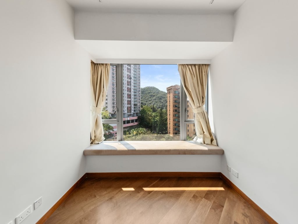 https://img.propertyraptor.com/cdn-cgi/imagedelivery/KD5bF_AFL0JDTbKLWF7z9g/ap8/ap8_001/hornet/prp/img/472851dfc20543419a4caedb9b56184b.jpg/public