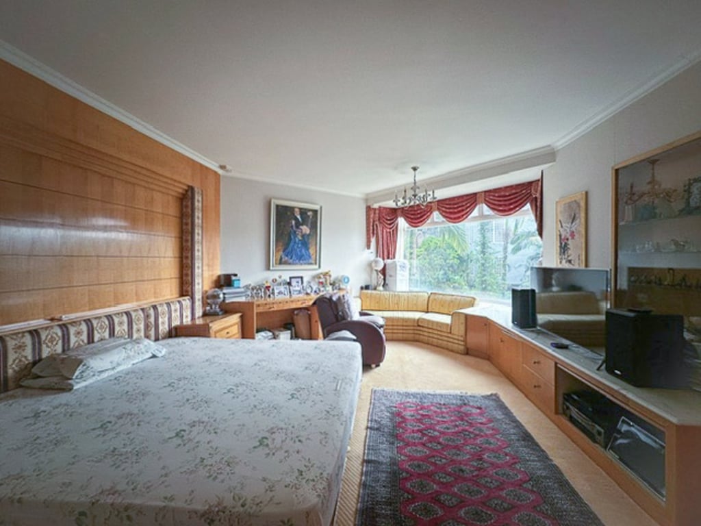 https://img.propertyraptor.com/cdn-cgi/imagedelivery/KD5bF_AFL0JDTbKLWF7z9g/ap8/ap8_001/hornet/prp/img/474f9cc900af434fd423079e1e3f834a.jpg/public