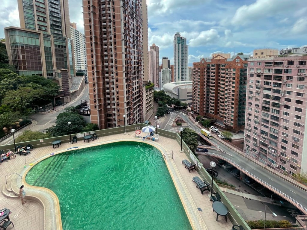 https://img.propertyraptor.com/cdn-cgi/imagedelivery/KD5bF_AFL0JDTbKLWF7z9g/ap8/ap8_001/hornet/prp/img/478ab886f1dea30a2e5b1f4208a2e68d.jpg/public