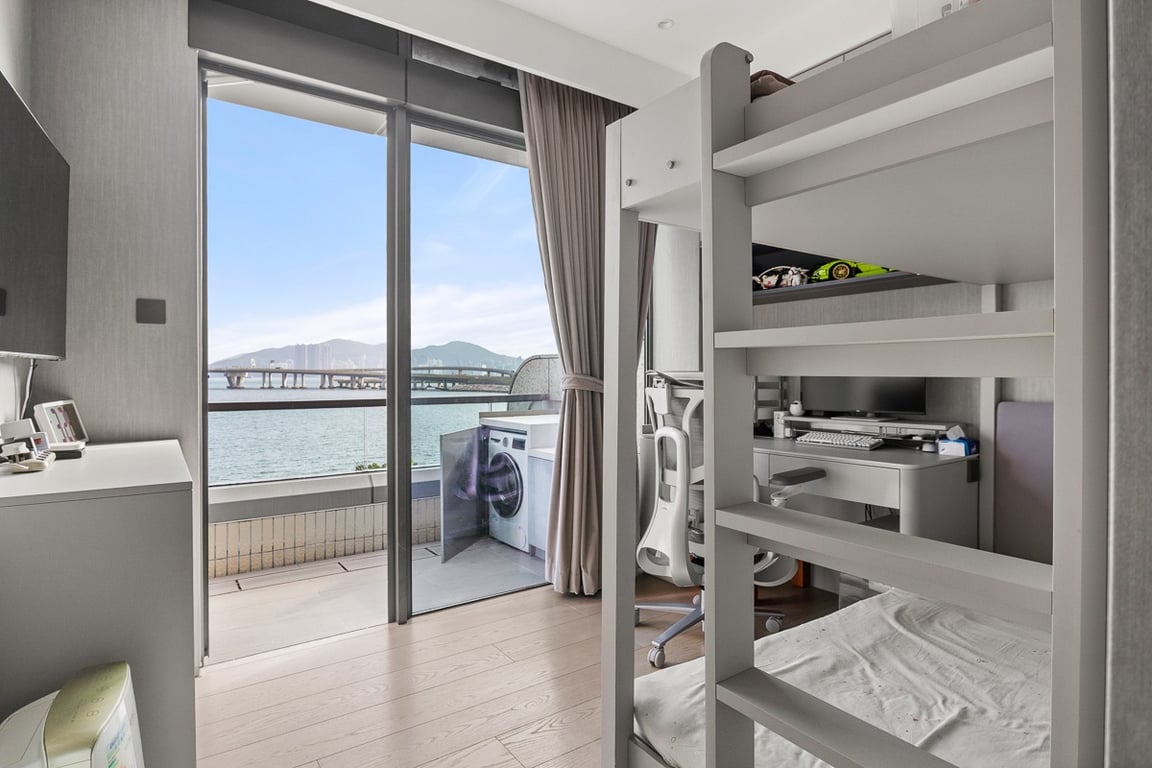 https://img.propertyraptor.com/cdn-cgi/imagedelivery/KD5bF_AFL0JDTbKLWF7z9g/ap8/ap8_001/hornet/prp/img/478f29e477cdbd955503ca7a94486b75-wtm.jpg/public