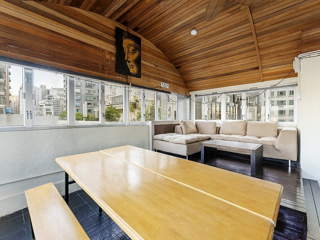 https://img.propertyraptor.com/cdn-cgi/imagedelivery/KD5bF_AFL0JDTbKLWF7z9g/ap8/ap8_001/hornet/prp/img/47c91537527d5192d4e19850dc51ef3e.jpg/public