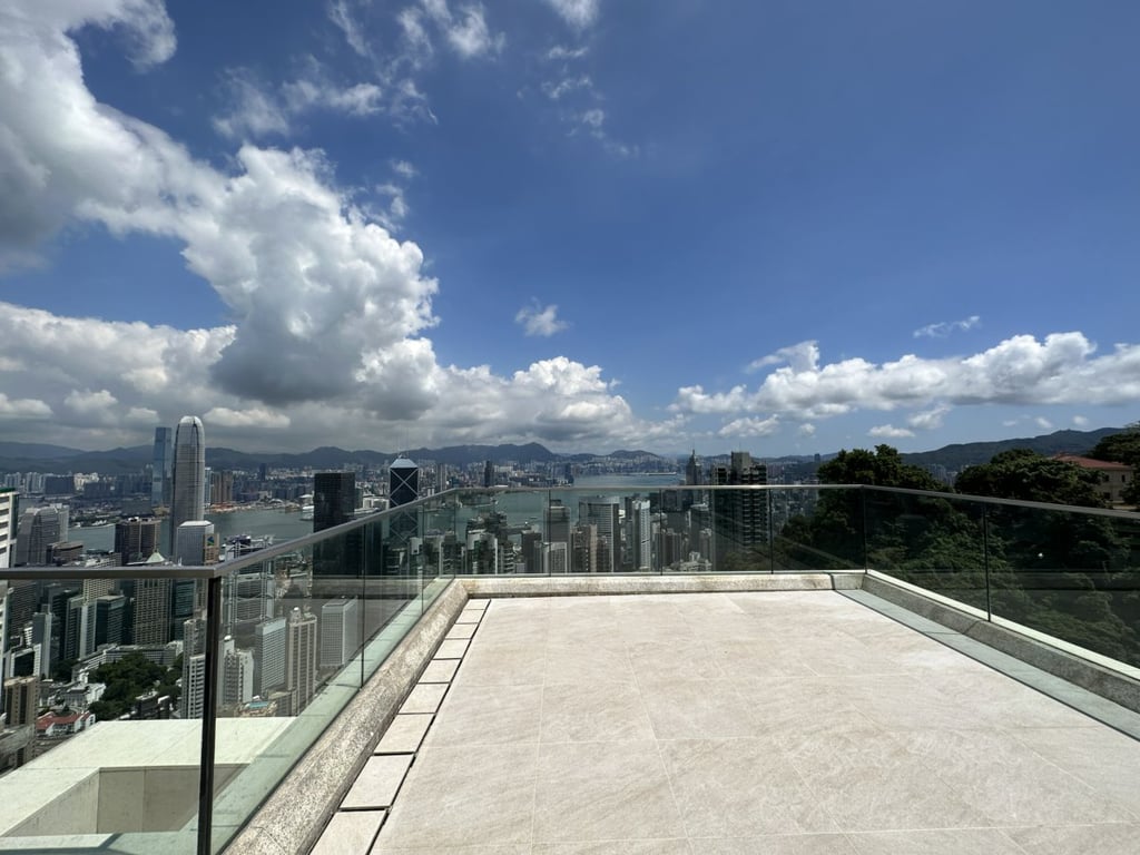 https://img.propertyraptor.com/cdn-cgi/imagedelivery/KD5bF_AFL0JDTbKLWF7z9g/ap8/ap8_001/hornet/prp/img/47e2942b77bc3b8155f365e89d36217b.jpg/public