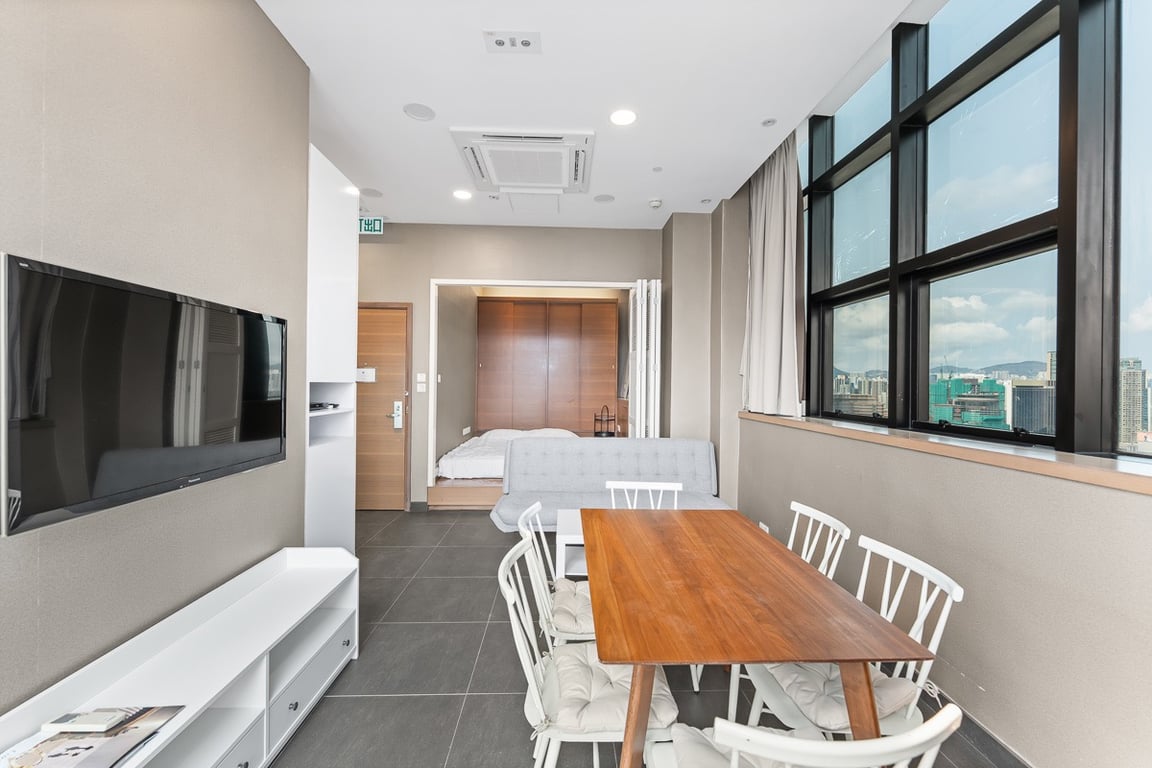 https://img.propertyraptor.com/cdn-cgi/imagedelivery/KD5bF_AFL0JDTbKLWF7z9g/ap8/ap8_001/hornet/prp/img/47e960169ebdcb855231fd65d319785b-wtm.jpg/public