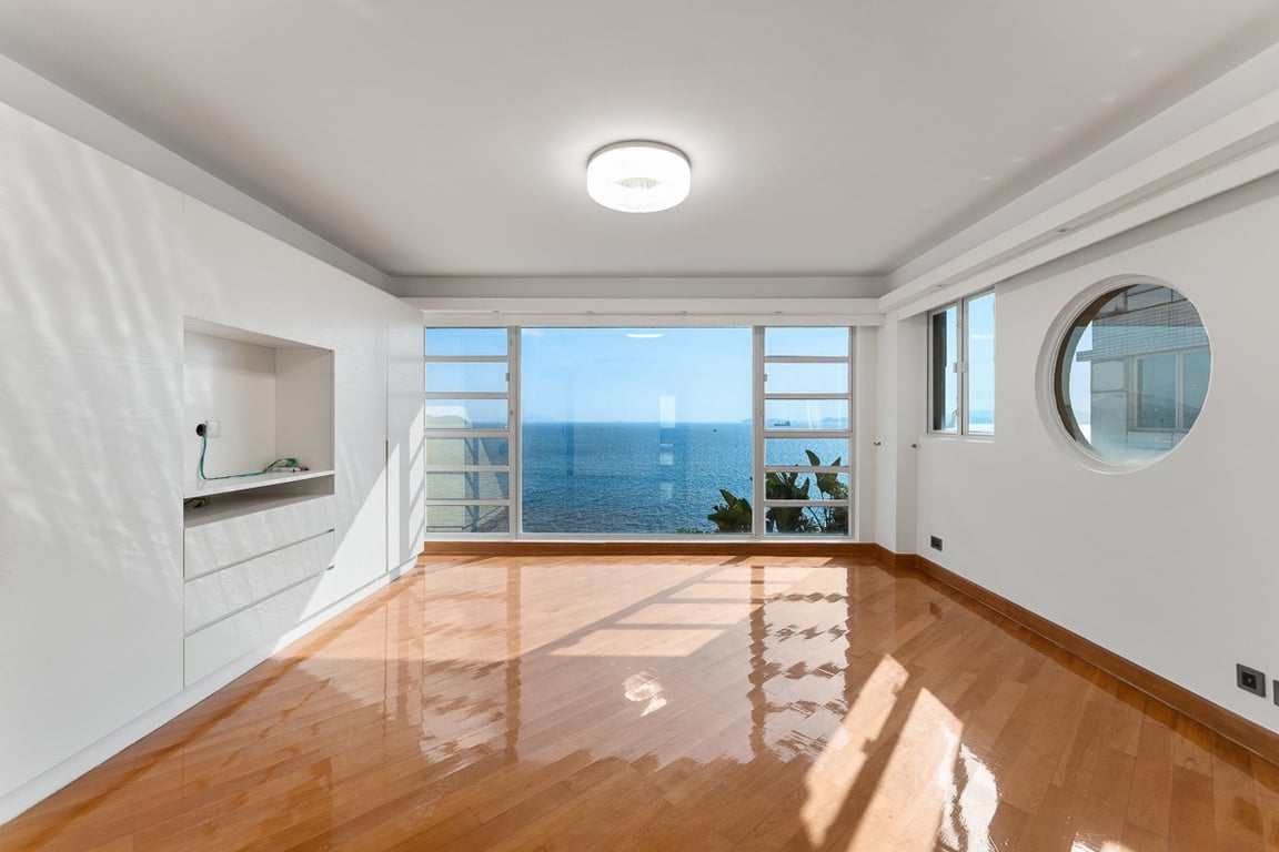 https://img.propertyraptor.com/cdn-cgi/imagedelivery/KD5bF_AFL0JDTbKLWF7z9g/ap8/ap8_001/hornet/prp/img/4817507ad8d89546bea372a4e7c6dcc1-wtm.jpg/public