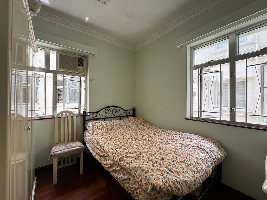 https://img.propertyraptor.com/cdn-cgi/imagedelivery/KD5bF_AFL0JDTbKLWF7z9g/ap8/ap8_001/hornet/prp/img/481d8db5fe396b9c5d9755ea246396b4-wtm.jpg/public